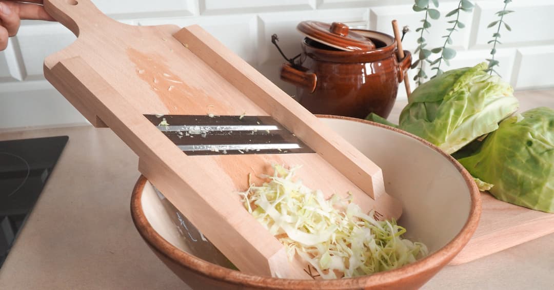 krouhac_s_drevenou_rukojeti